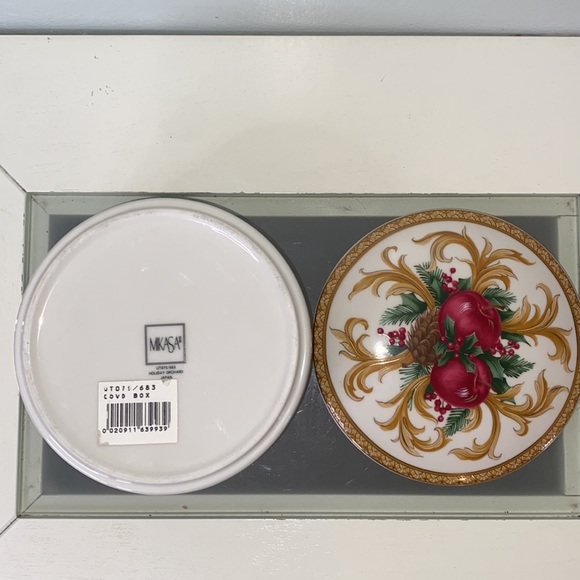 Mikasa Holiday Orchard Lidded Porcelain Trinket Box - Picture 8 of 10